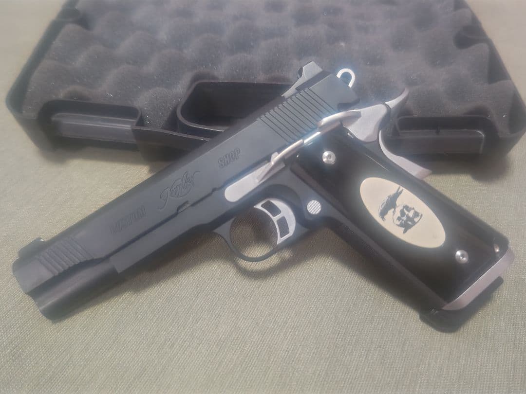 ガスガン エクスペンダブルズカスタムグリップ ケース付き