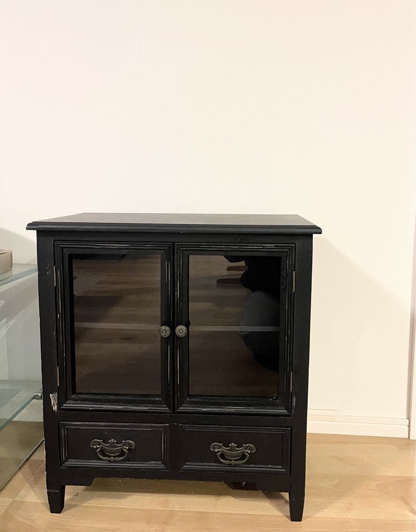 ガラスキャビネット　アンティーク加工　収納　棚サリュsalut!