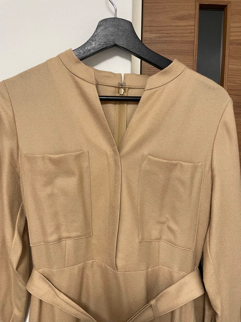 梳毛調ポリエステルスラッシュネックワンピース　2 ベージュ