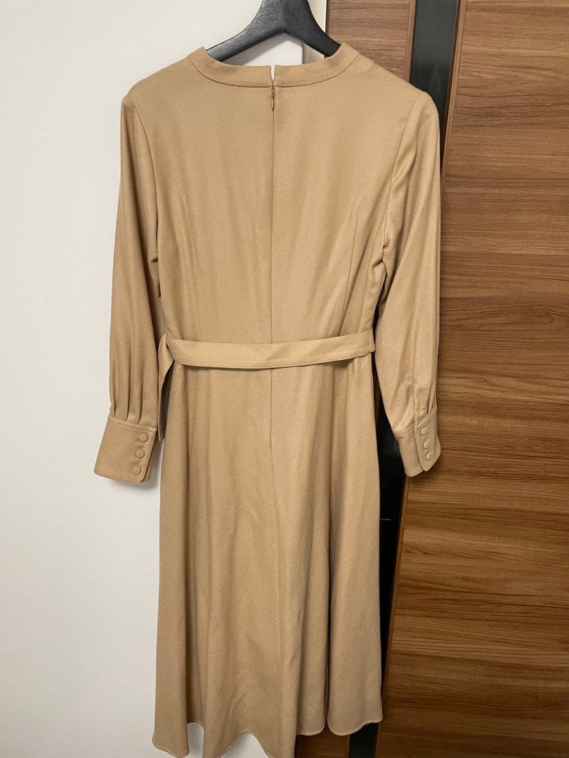 梳毛調ポリエステルスラッシュネックワンピース　2 ベージュ