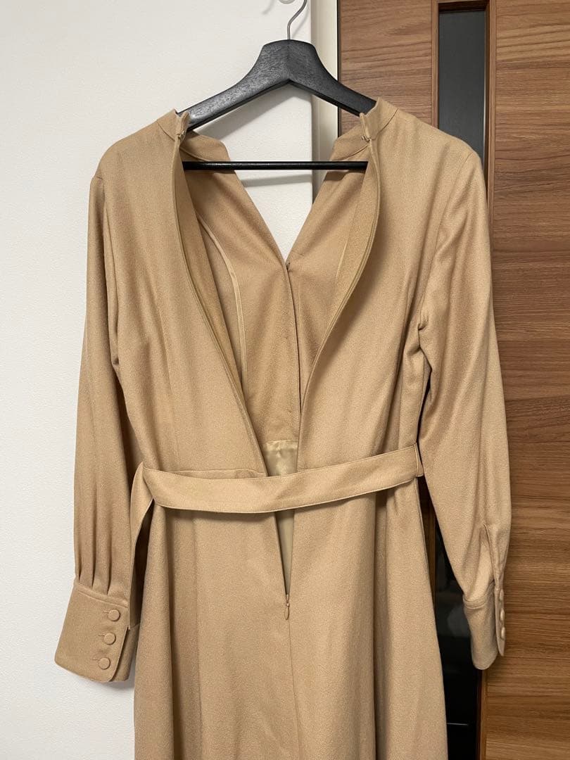 梳毛調ポリエステルスラッシュネックワンピース　2 ベージュ