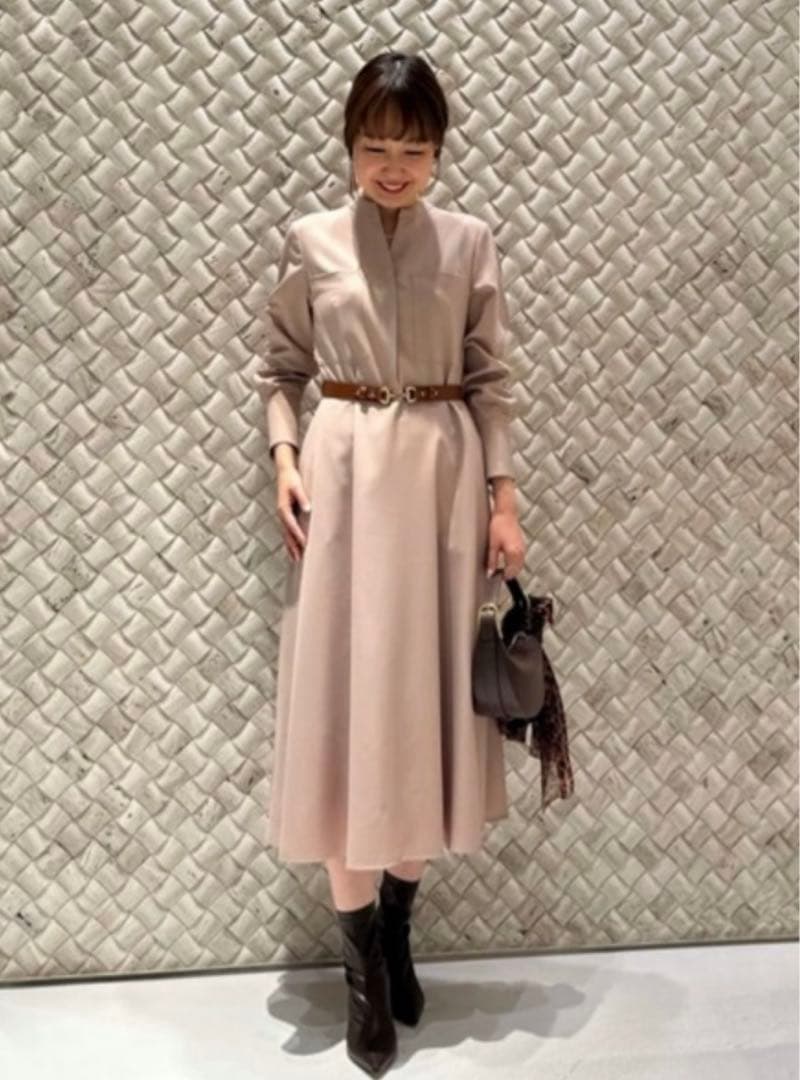 梳毛調ポリエステルスラッシュネックワンピース　2 ベージュ