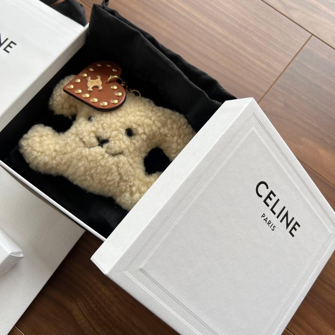 新品CELINE トリオンフ ポンポンチャーム 、香水付き