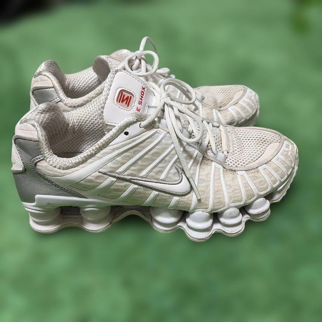 メ*メ様 Nike Shox tl ホワイトスニーカー　23.5センチ