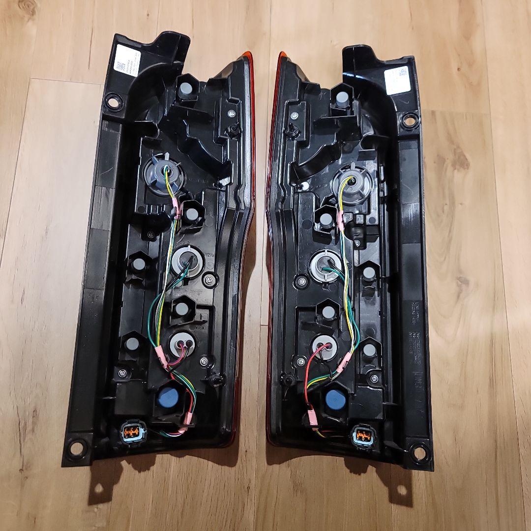 キャラバン E26 純正 後期 LEDテールランプ 2025年製