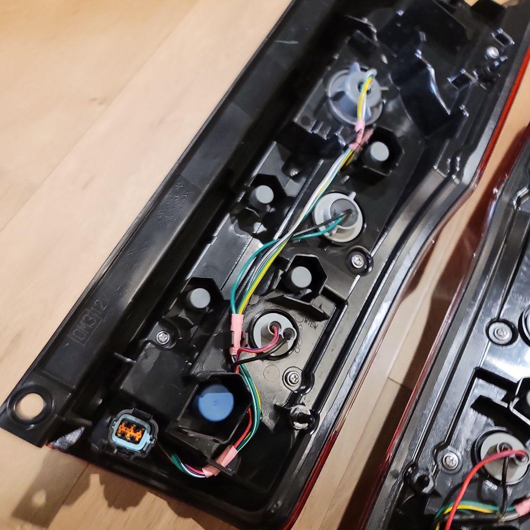 キャラバン E26 純正 後期 LEDテールランプ 2025年製