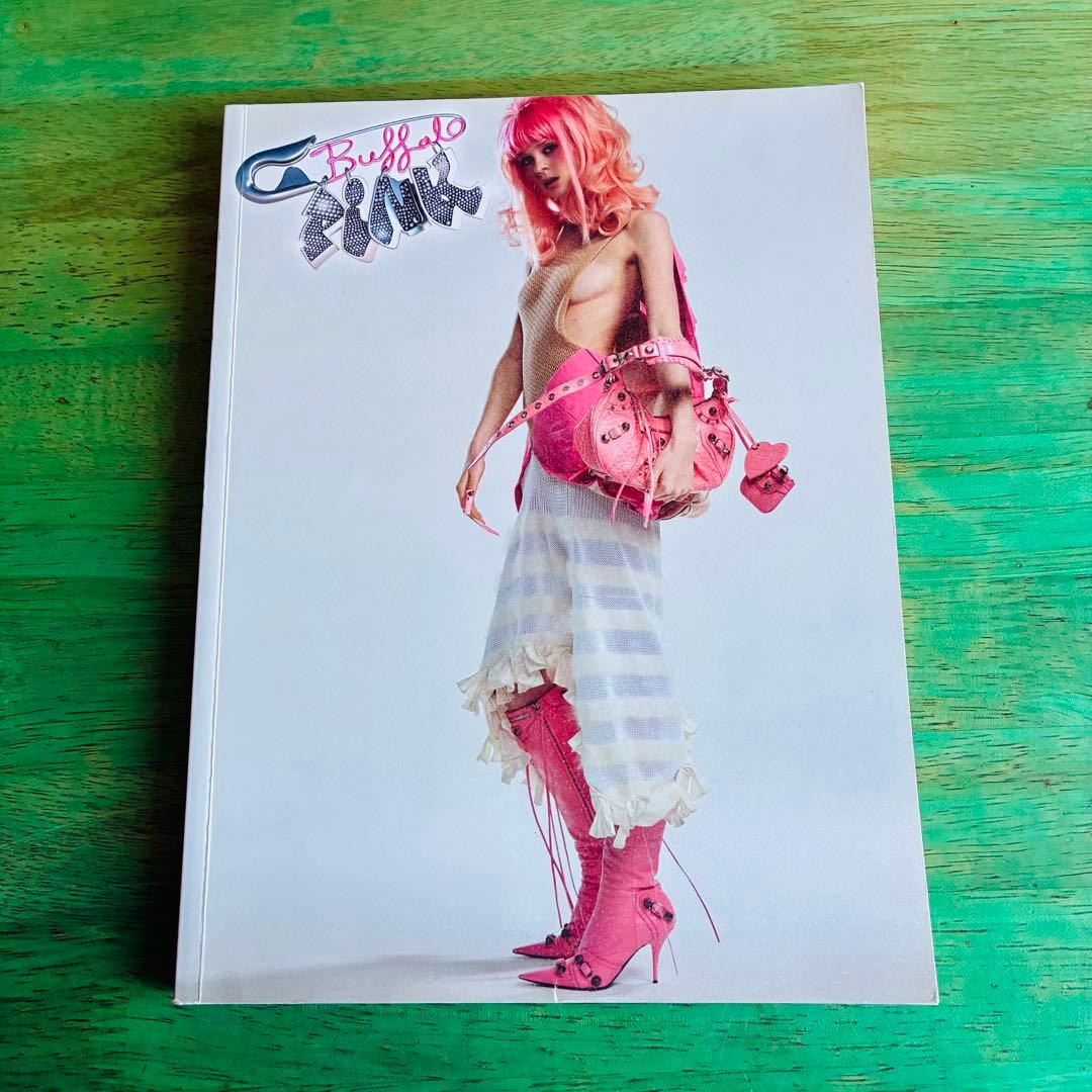 洋書　BUFFALO PINK