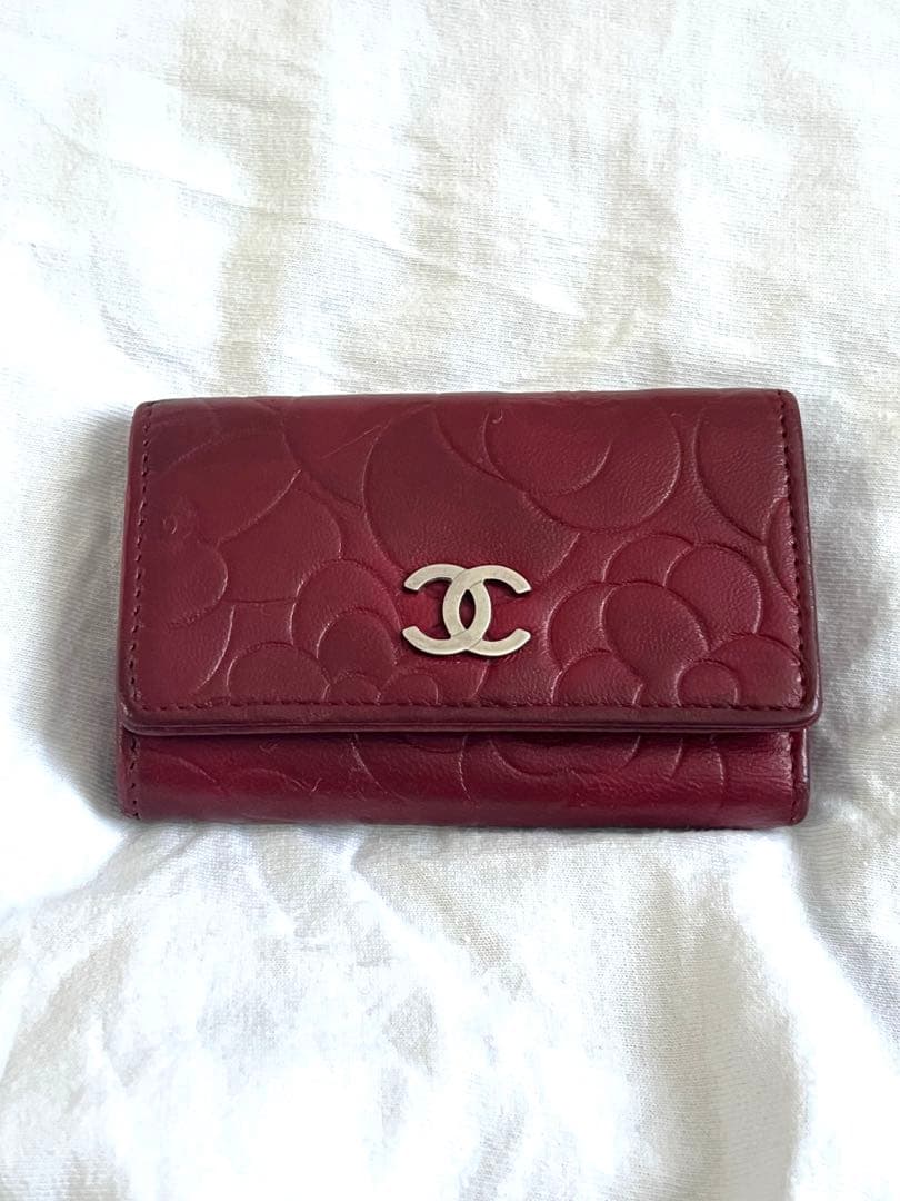 専用　CHANEL カメリア　エンボスキーケース バーガンディ