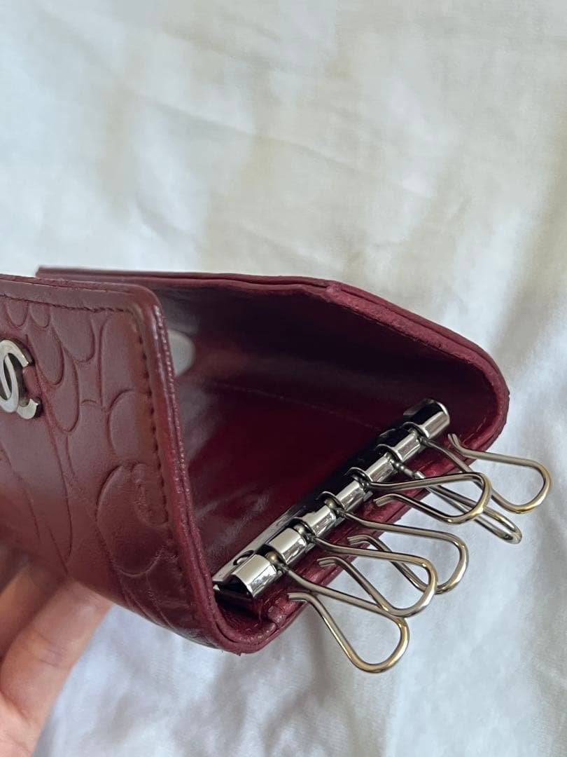 専用　CHANEL カメリア　エンボスキーケース バーガンディ