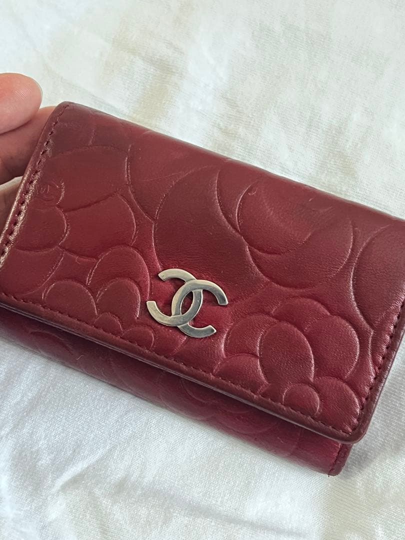 専用　CHANEL カメリア　エンボスキーケース バーガンディ