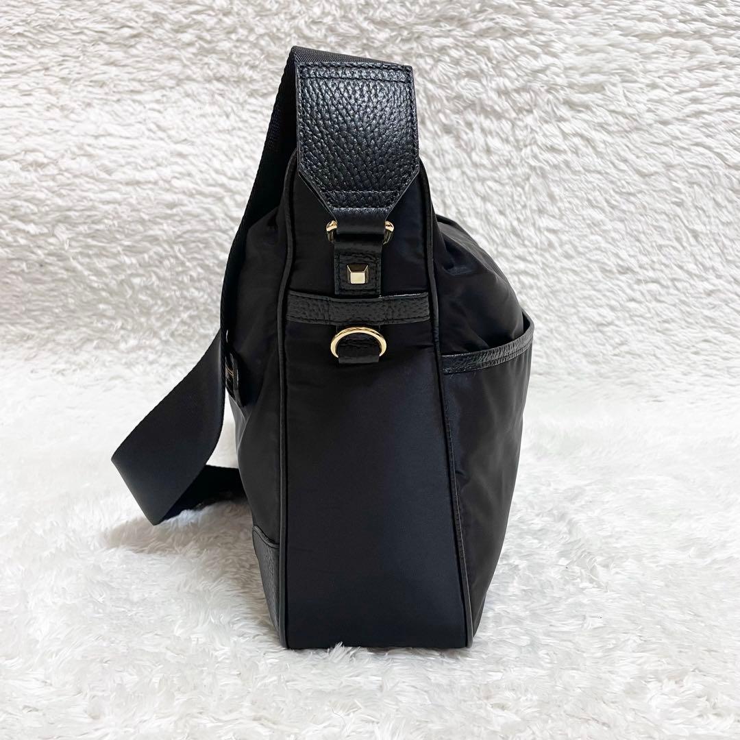 A.D.M.J.☆ショルダーバッグ メッセンジャーバッグ ナイロン 黒ピンク