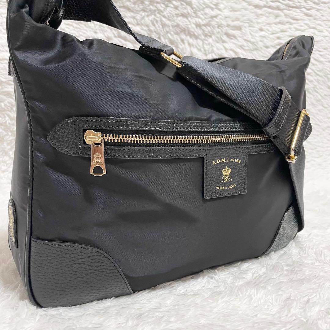 A.D.M.J.☆ショルダーバッグ メッセンジャーバッグ ナイロン 黒ピンク