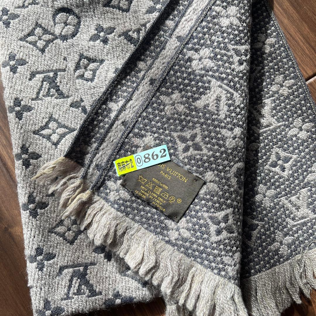 Louis Vuitton グレー モノグラムマフラー