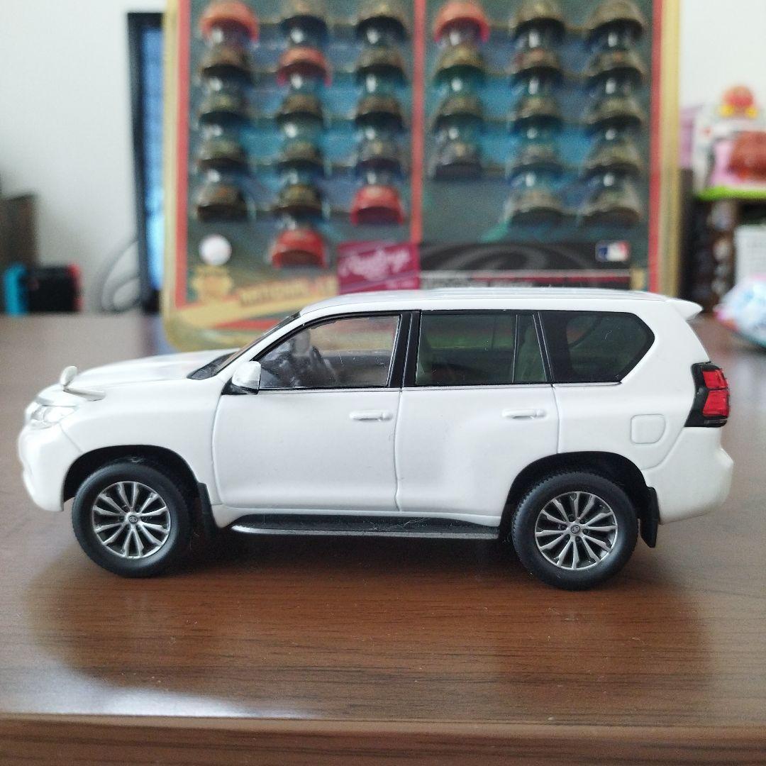非売品30分1 トヨタ ランドクルーザー プラド ミニカー