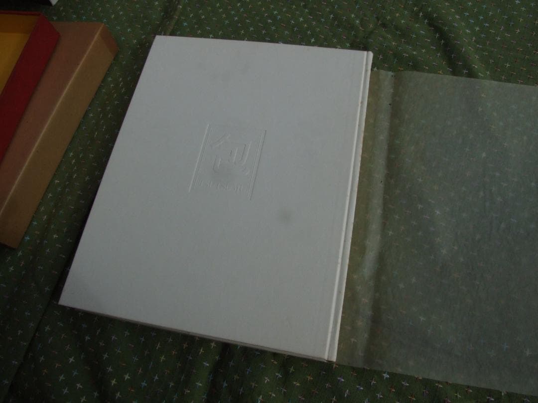 包　TSUTSUMU 岡秀行 著 毎日新聞社