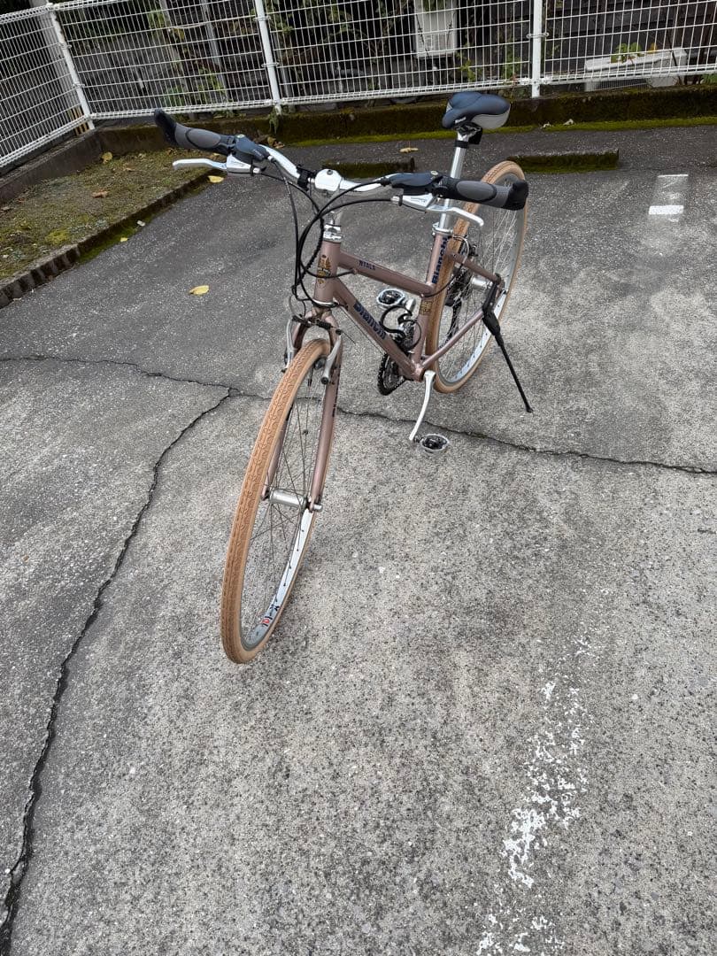 稀少アルミフレーム　Bianchi クロスバイク 700C ピンク