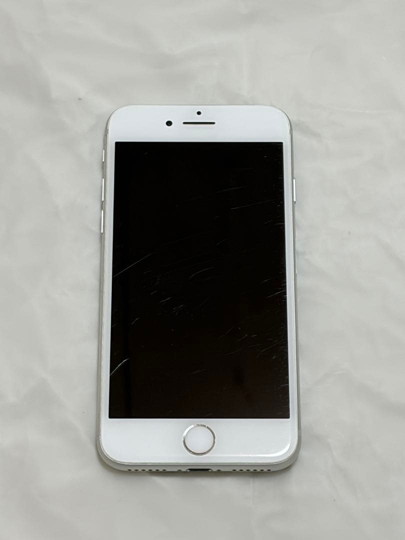 iphone8 本体64GB au SIMロック解除済　きずあり