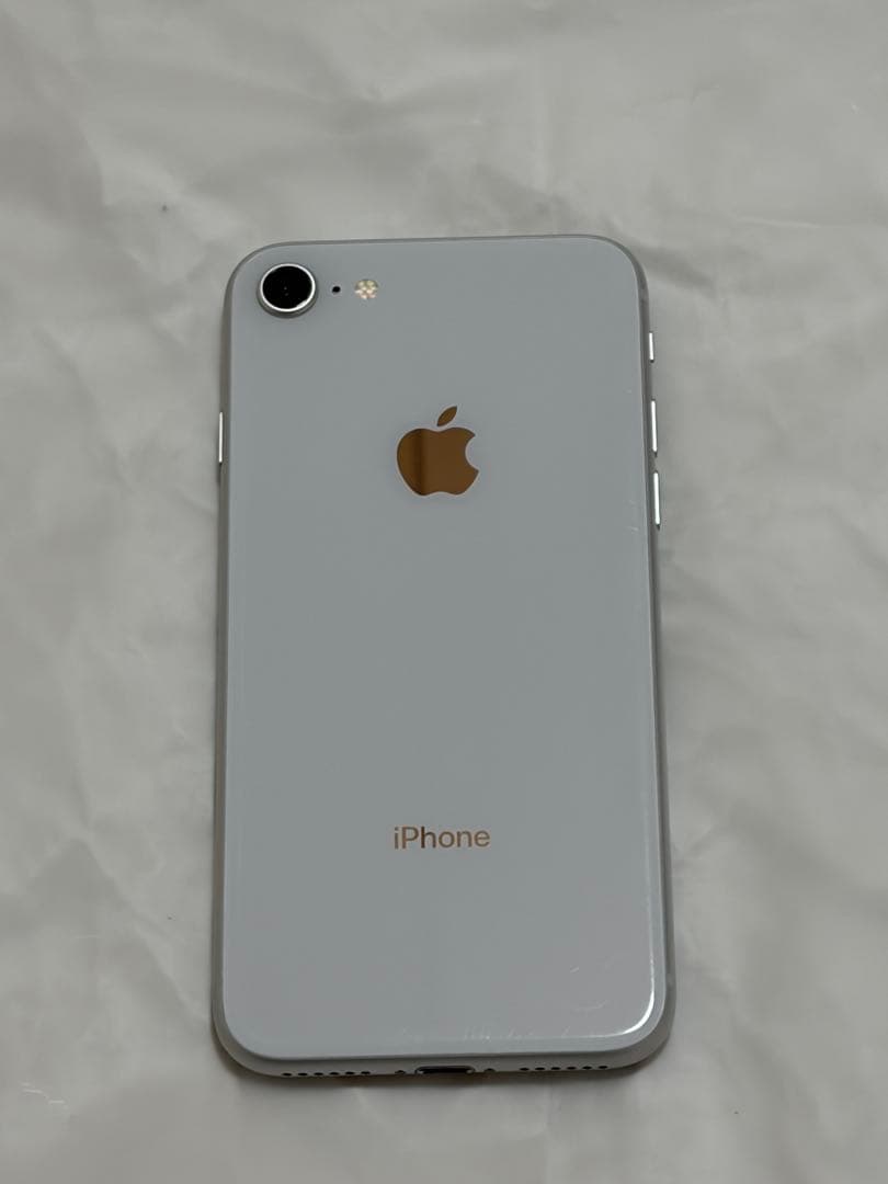 iphone8 本体64GB au SIMロック解除済　きずあり