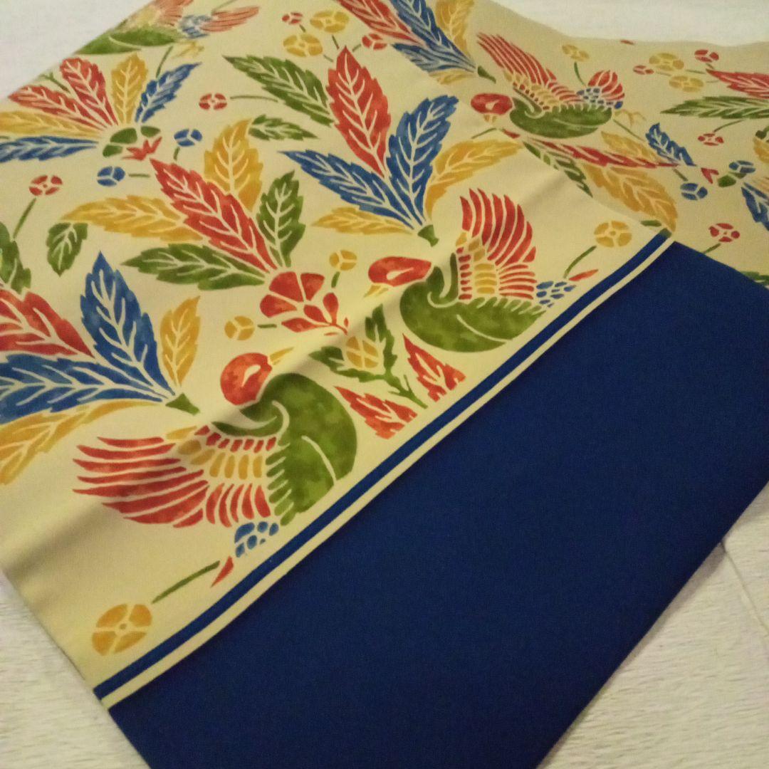 4666未使用に近い美品　ベージュ地と紺の配色が洒落　琉球紅型　正絹袋なごや帯