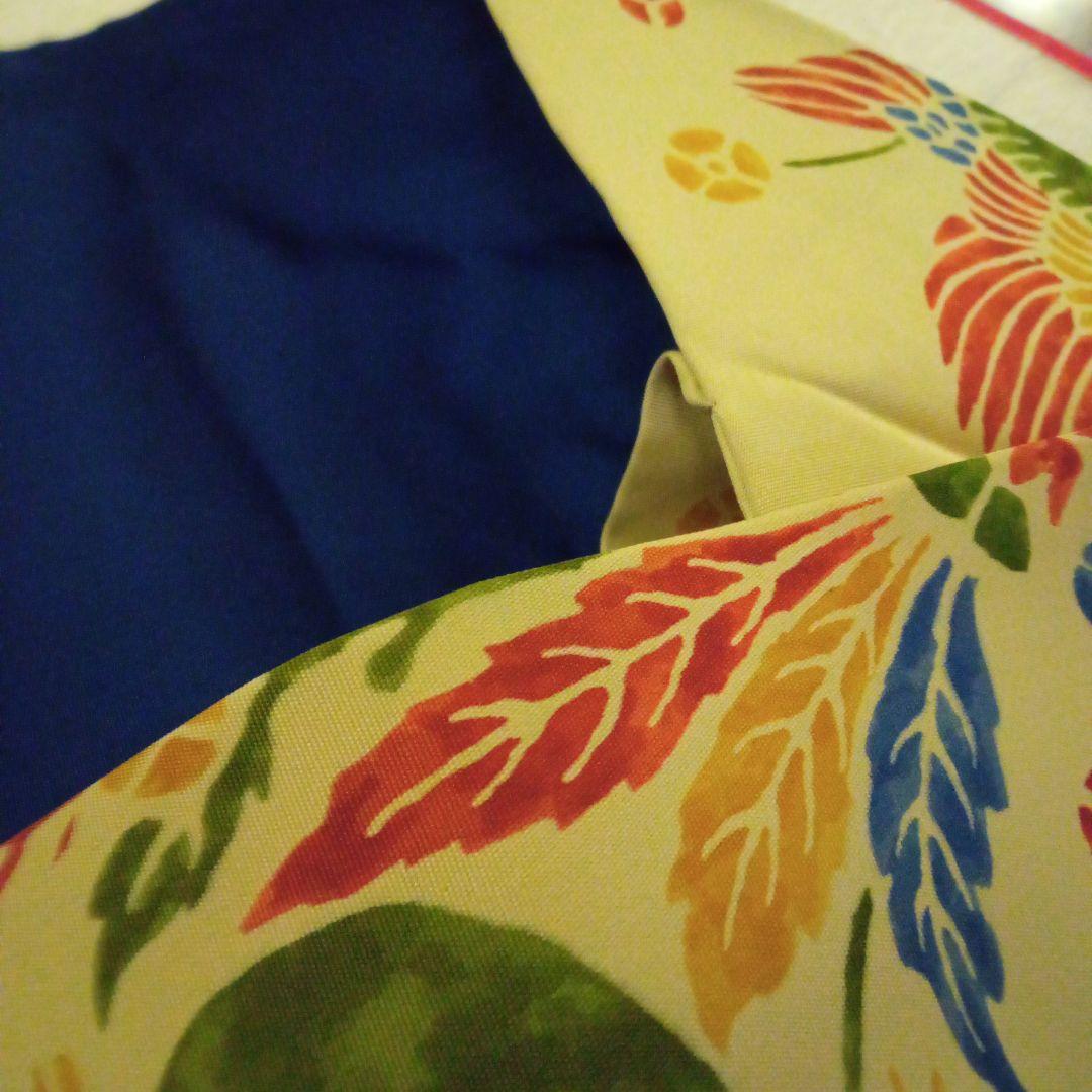 4666未使用に近い美品　ベージュ地と紺の配色が洒落　琉球紅型　正絹袋なごや帯