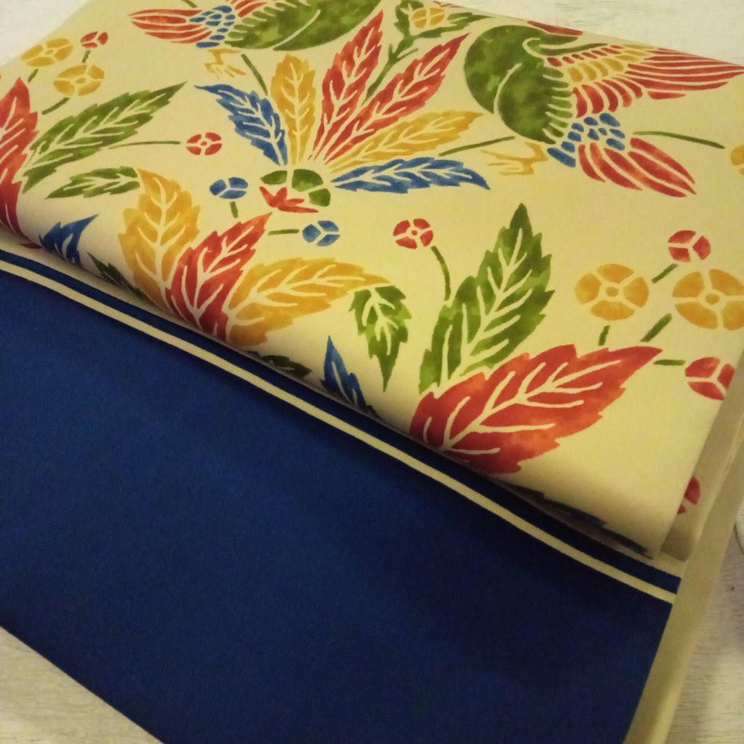 4666未使用に近い美品　ベージュ地と紺の配色が洒落　琉球紅型　正絹袋なごや帯