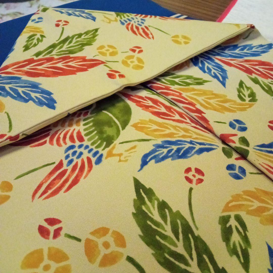 4666未使用に近い美品　ベージュ地と紺の配色が洒落　琉球紅型　正絹袋なごや帯