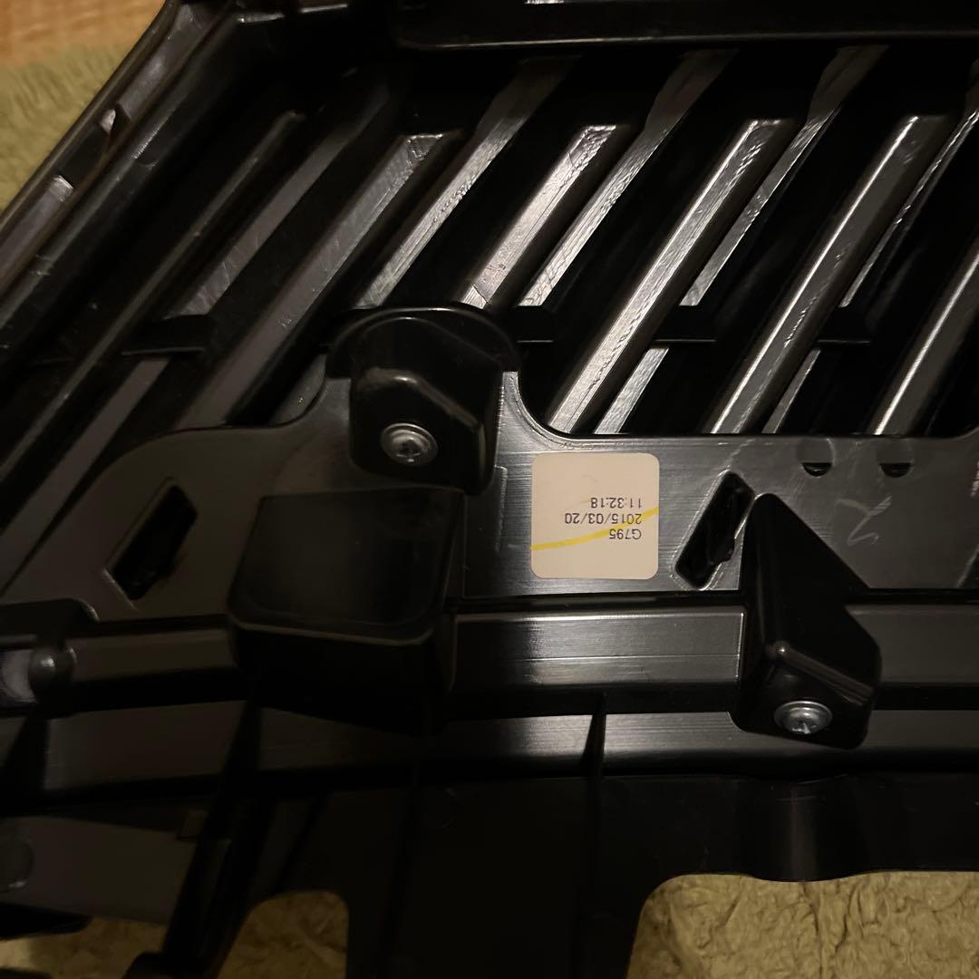 本日のみ価格　60ハリアーフロントグリル純正 ボンネットモールトヨタ純正セット