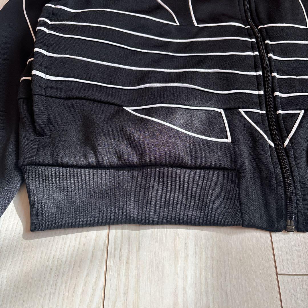 〈adidas〉ビッグ トレフォイル アウトライン トラックトップ&パンツセット