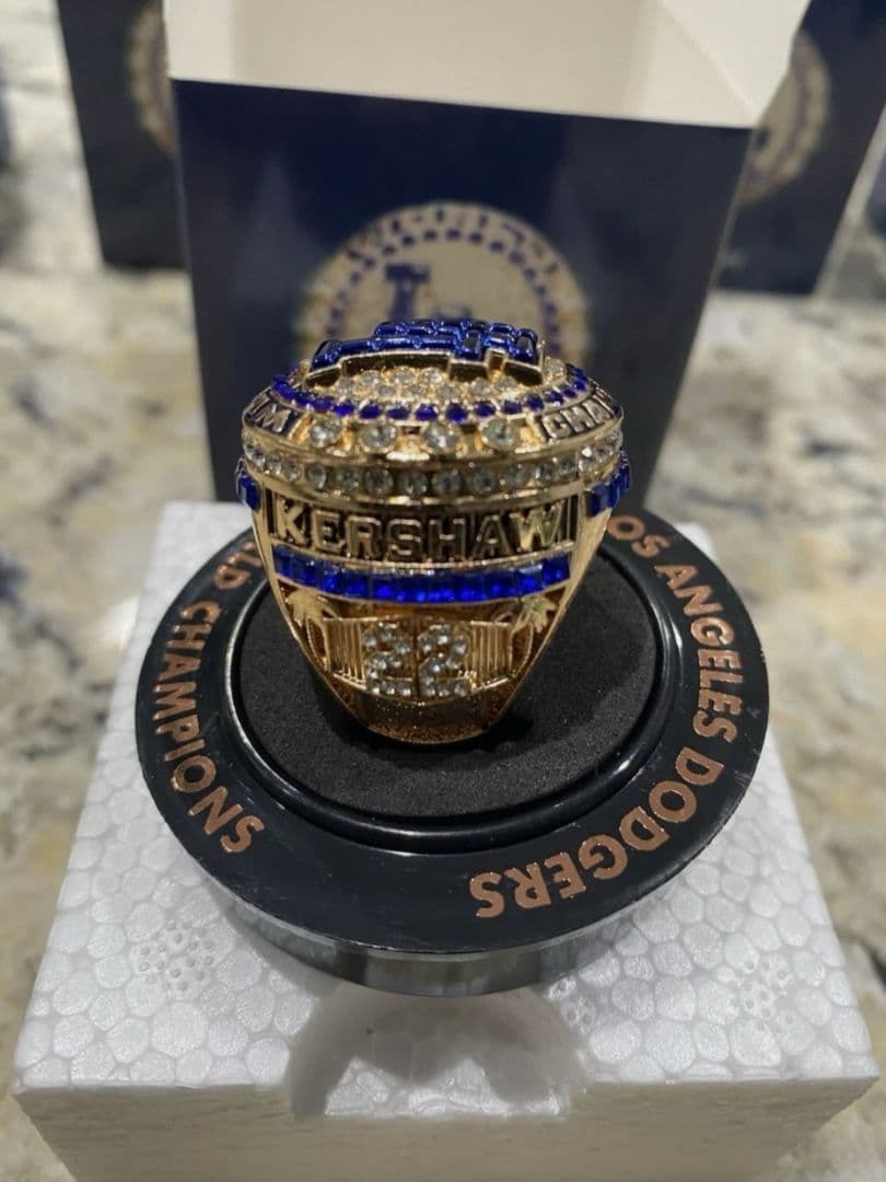 7/21限定球場配布　カーショウ ドジャース ワールドチャンピオン リング 22