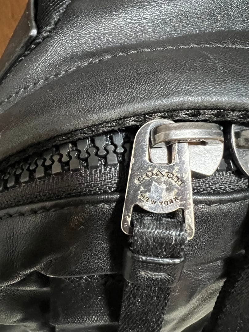 COACH メンズ　ワンショルダーバック　ブラックレザー