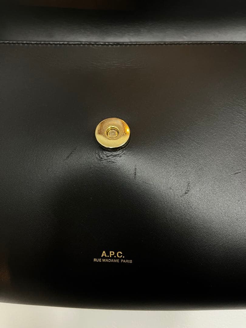 A.P.C. ブラックショルダーバッグ