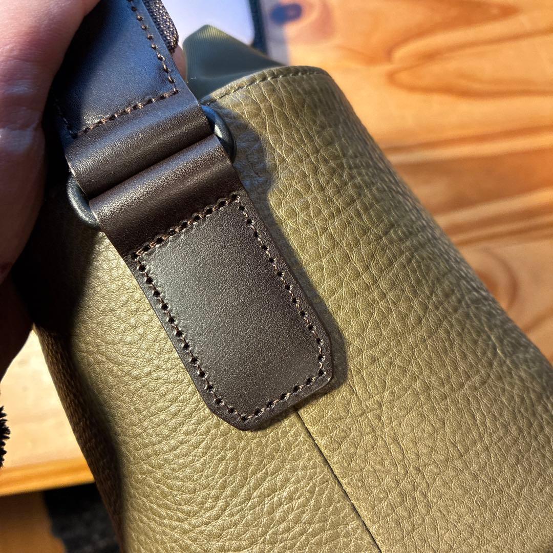 土屋鞄　ザ・シーンズ カメラバッグ