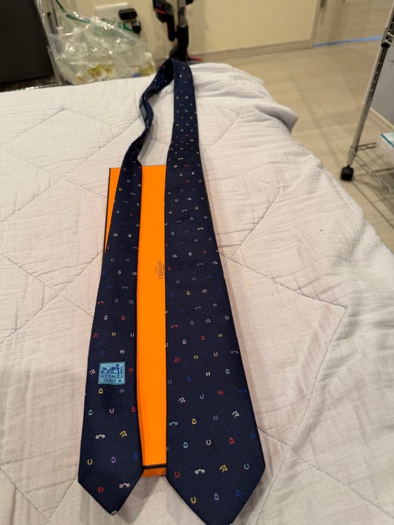 エルメス ネクタイ シルク100% 箱リボン付 小紋柄