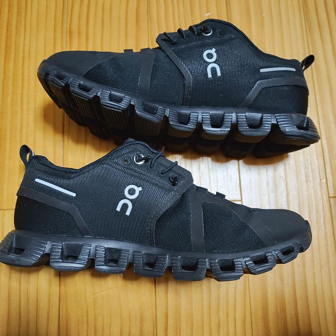 美品 On オン クラウド5 ウォータープルーフ 軽量 防水 黒 23.5
