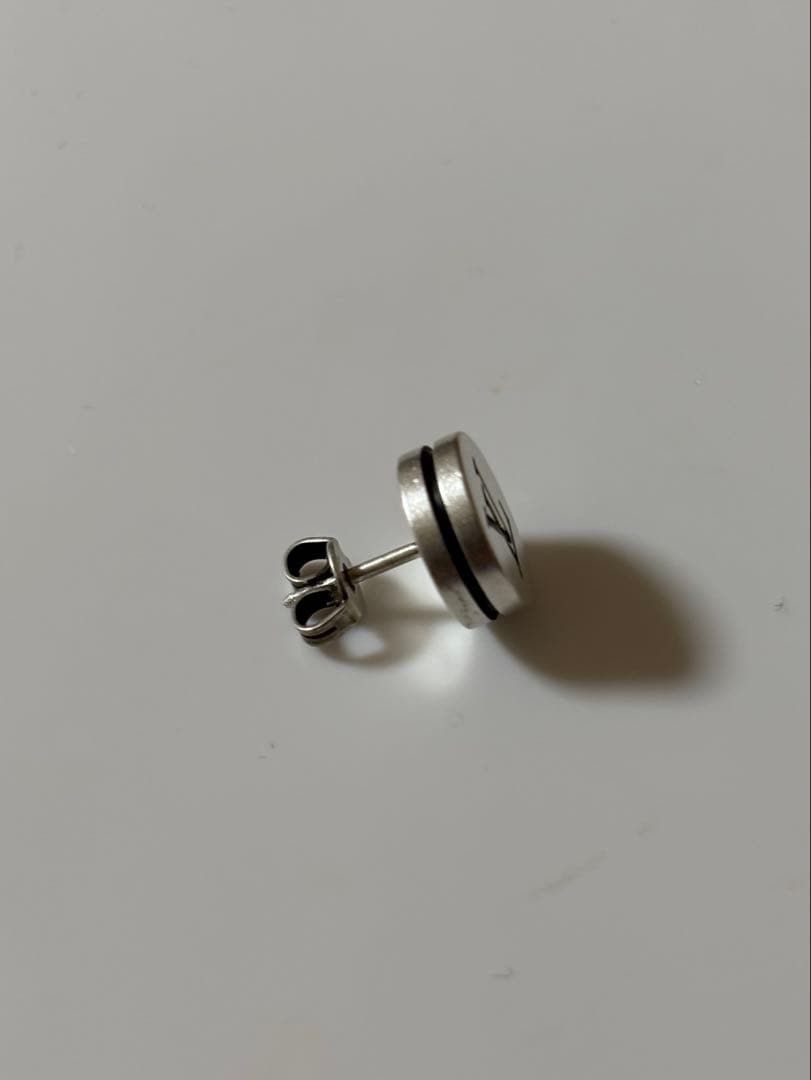 ルイ・ヴィトン　ピアス・LV テーラー　LV のみ