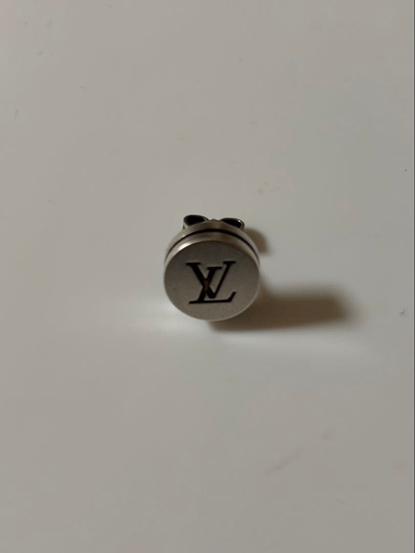 ルイ・ヴィトン　ピアス・LV テーラー　LV のみ