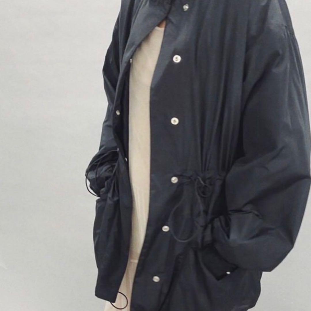 ウエストドローストリング付き黒ジャケット