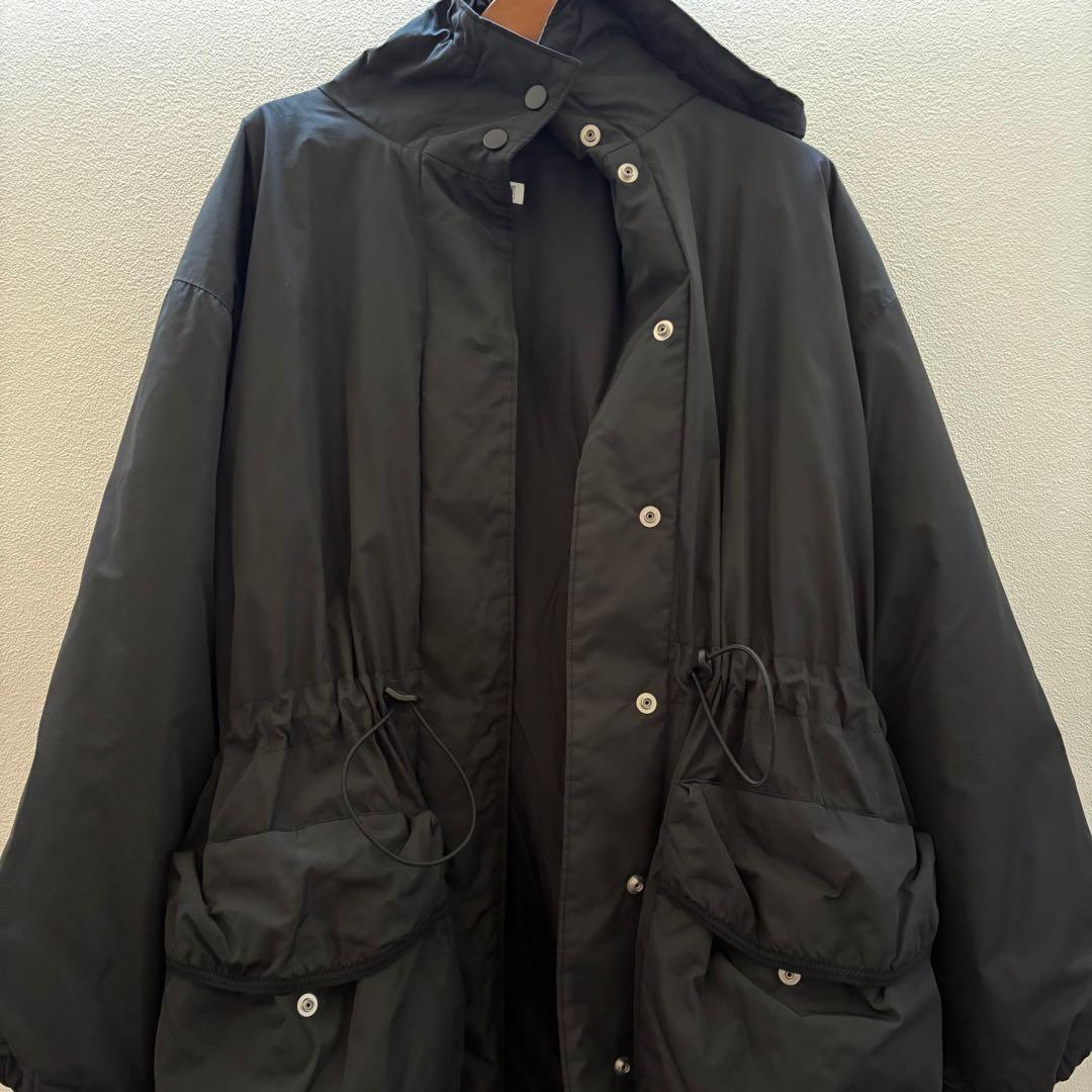 ウエストドローストリング付き黒ジャケット