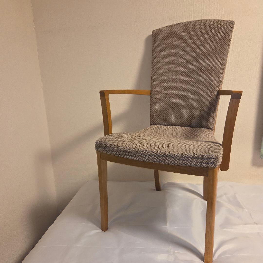 極美品 使用数回 定価9万 カリモク ダイニングチェア CT7800