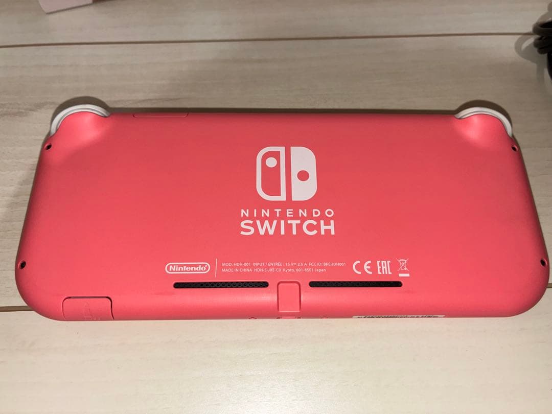 Nintendo switch Lite コーラル