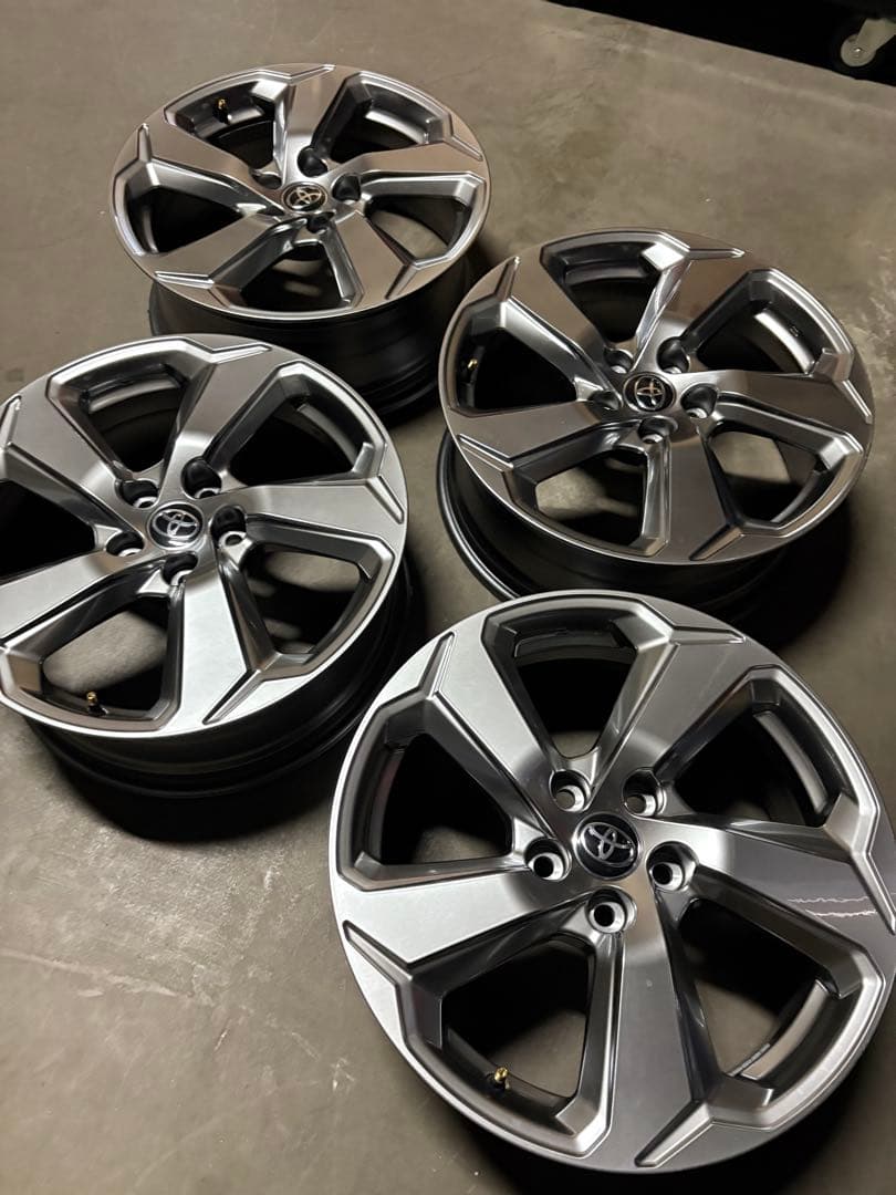 トヨタ RAV4 純正アルミホイール18インチ