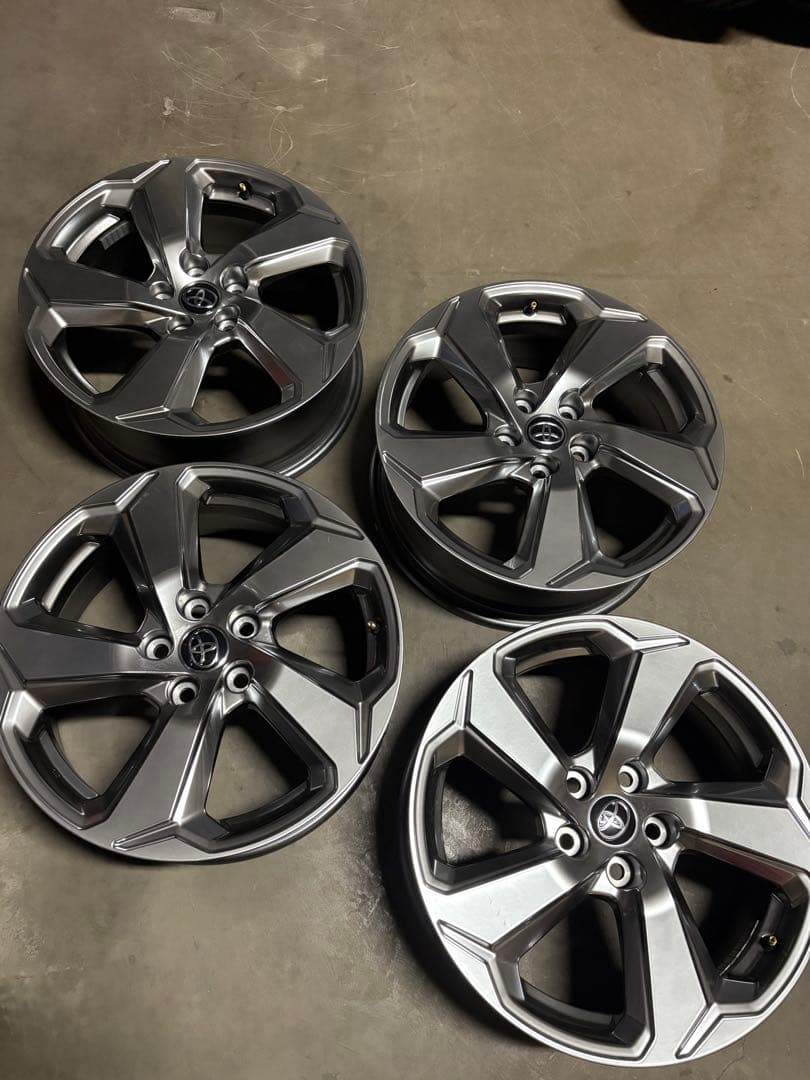 トヨタ RAV4 純正アルミホイール18インチ