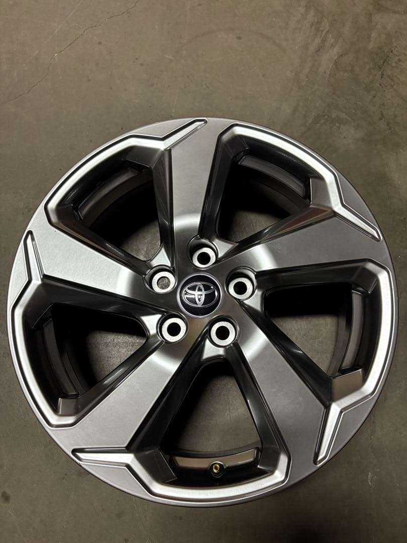 トヨタ RAV4 純正アルミホイール18インチ