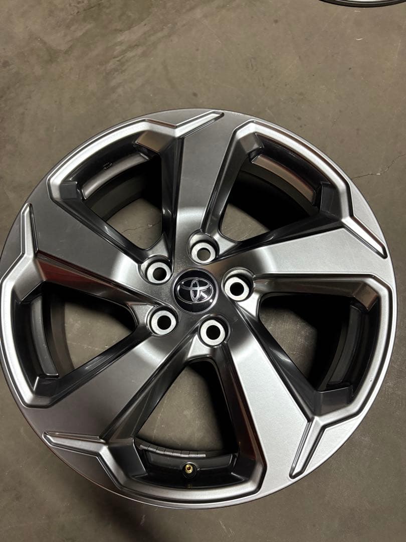 トヨタ RAV4 純正アルミホイール18インチ