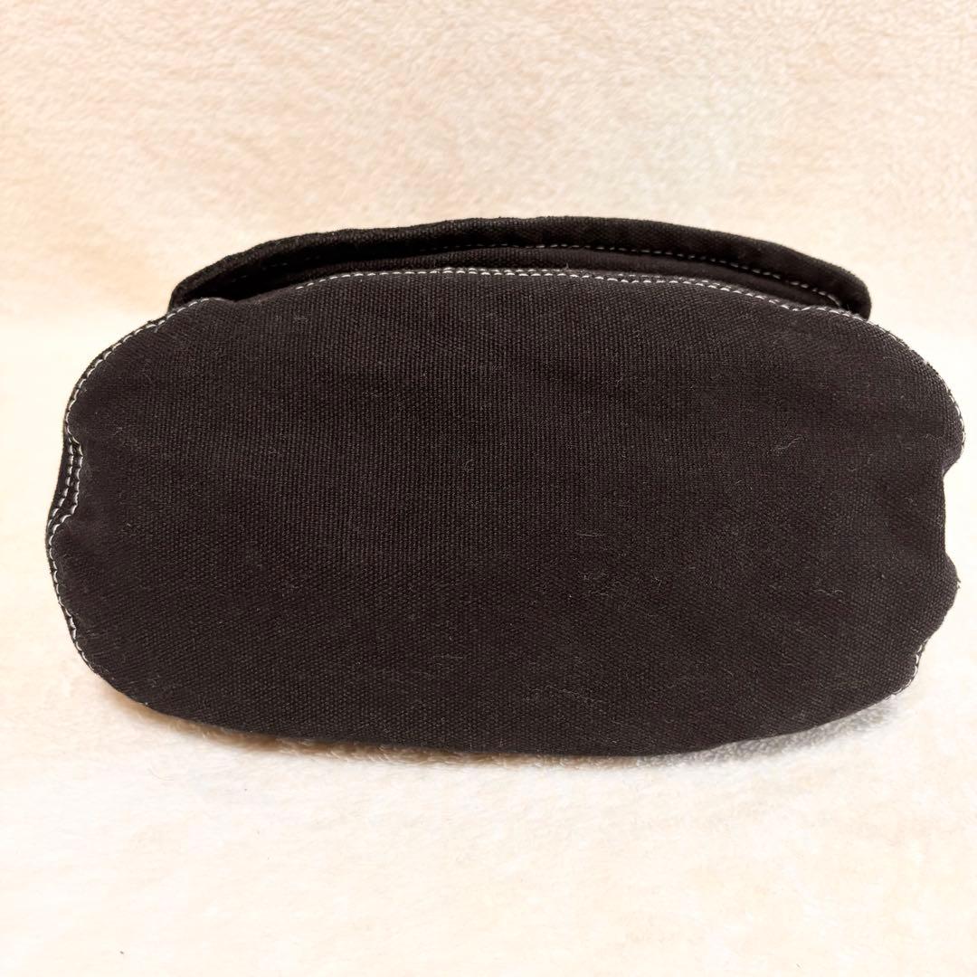 Vivienne Westwood デカオーブブラックキャンバスショルダーバッグ