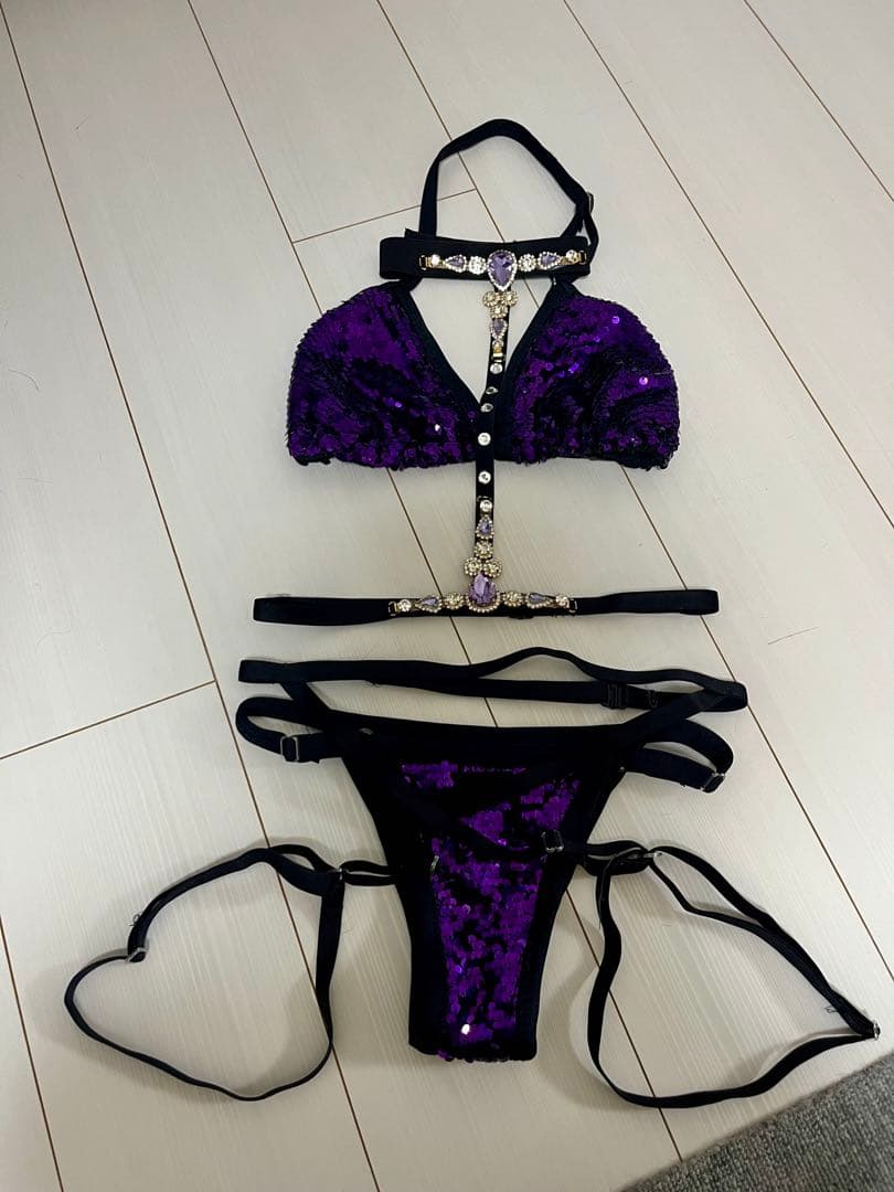 破格スパンコールビキニ