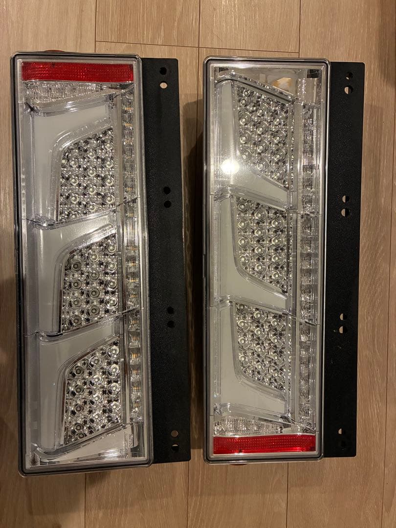 小糸　LEDテールランプ3連　クリアバージョン