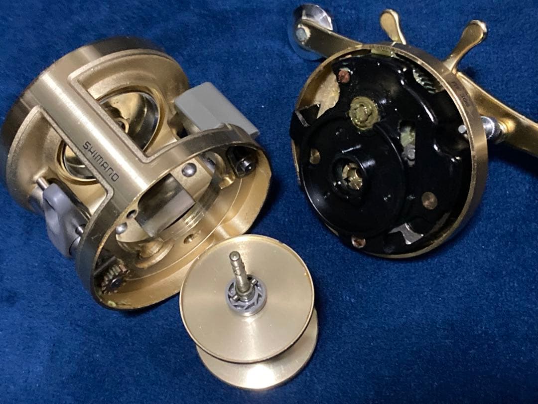 シマノ カルカッタ　小舟　401 左ハンドル