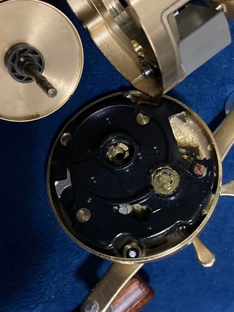 シマノ カルカッタ　小舟　401 左ハンドル