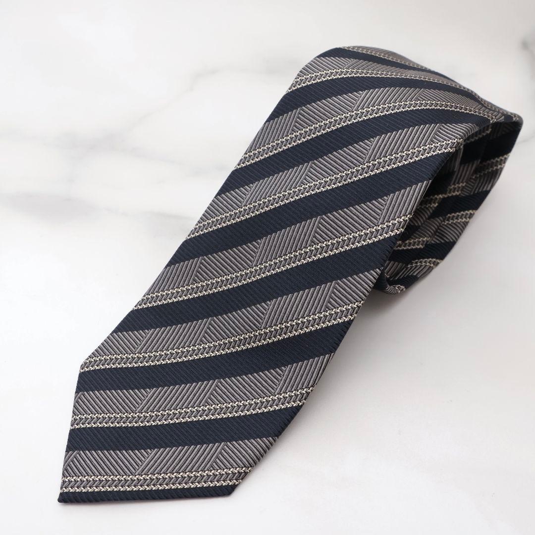 ゼニア 未使用 ネイビーとグレーのストライプ ネクタイ
